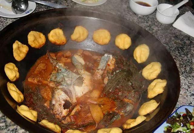 小巷中的隐秘美食天堂与野玫瑰海天最新章节揭秘